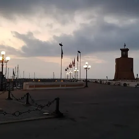 Monolocale Con Veranda E Giardino A *