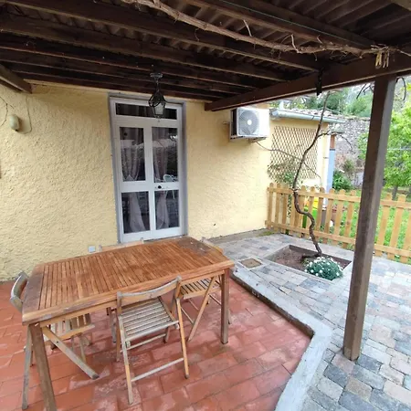 Monolocale Con Veranda E Giardino A *