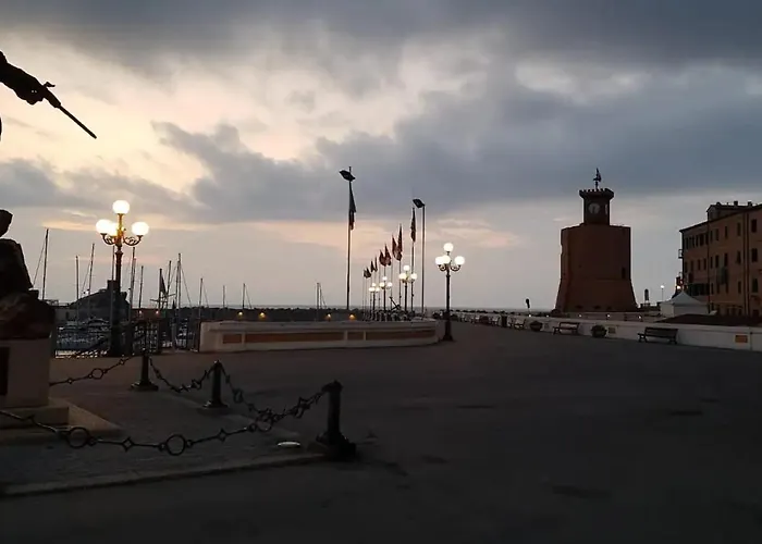 Monolocale Con Veranda E Giardino A *