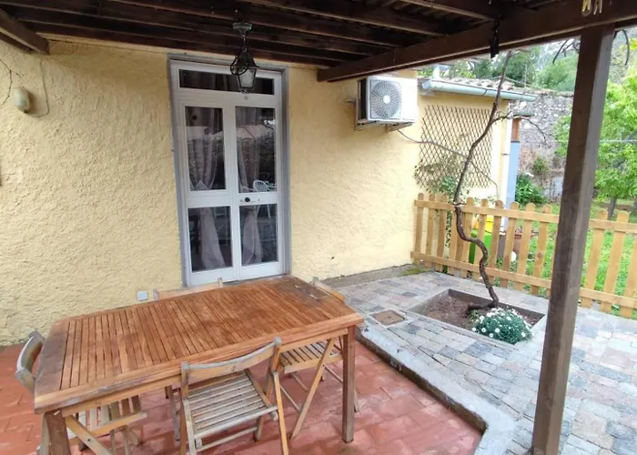 Monolocale Con Veranda E Giardino A *