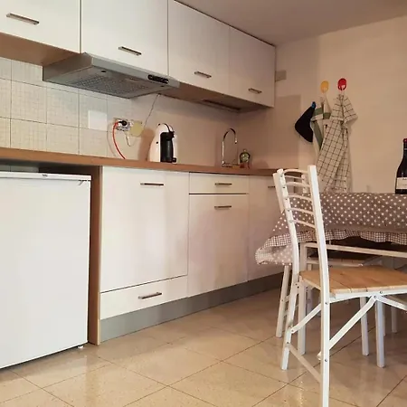 Monolocale Con Veranda E Giardino A *