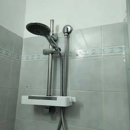 Monolocale Con Veranda E Giardino A Appartamento *