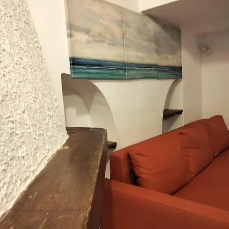 Appartamento Monolocale Con Veranda E Giardino A